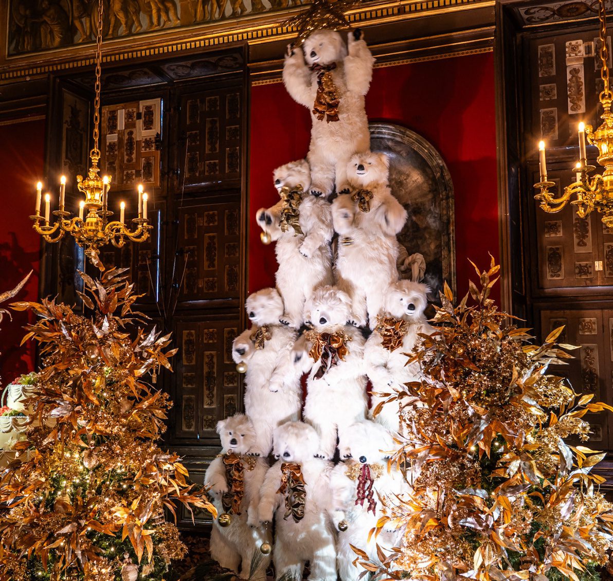 Polar Bear Christmas Display Vaux-le-Vicomte Towering pyramid of white polar bear toys surrounded by golden Christmas trees and chandeliers in a Vaux-le-Vicomte salon